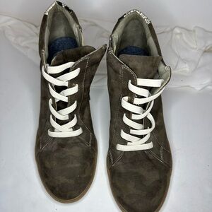 Old Navy platform, fatigue, side, zipper boot size 9